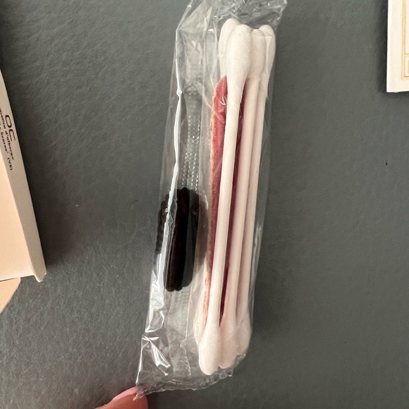 NEW BUNDLE TRAVEL TOILETRIES - HOTEL MONACO- VENICE ITALY- VANITY/SHOE/COMB - Picture 3 of 6